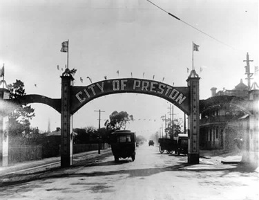 Image. High Street, South Preston. The Junction Hotel is on the right. [LHRN90-289]