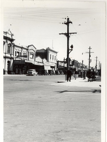 Image of Corner of High Street and Gower Street, 1940 (courtesy Lexie Luly) [LHRN2077]