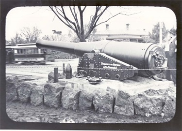 Image of Northcote cannons around 1920