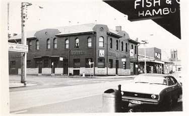 Image of the Peacock Hotel around 1980. [LHRN1563]