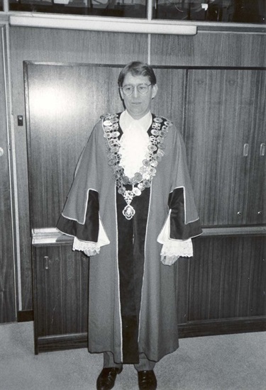 Image of Phillip Bain in his Mayoral robes