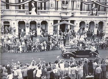 Image of Queen Elizabeth II and Prince Phillip passing in front of Northcote Town Hall, 1954.