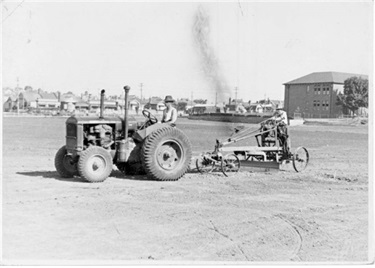 Image of Road works at Northcote during the 1940s. [LHRN1312]