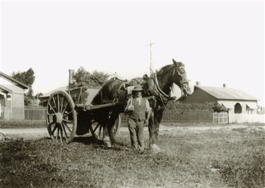 Image of Road work at Northcote during 1930s (courtesy Mary Ritchie) [LHRN2183]