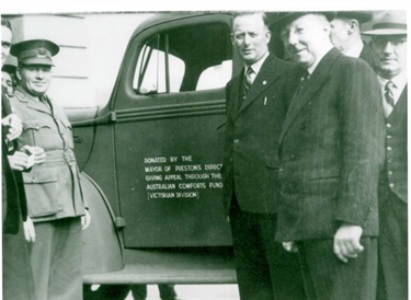 Image of Mayor Robinson presenting the Salvation Army with a mobile canteen, 1943 [Salvation Army Heritage Centre]