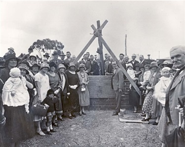 Image of Mayor Philip Mayer laying the foundation stone for the Thornbury Baby Care Centre 1926