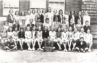 Image of Grade 8, 1940 [courtesy Don & Maisie Baker] [LHRN2211]