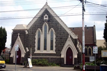 Image of the church in 2005. The spire was removed in the 1960s