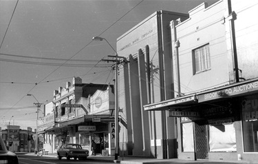 LHRN3756-2-–-High-Street-Thornbury-showing-eastern-side-shops-and-looking-north.jpg